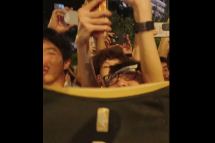 直播入口-库里发推开启中国行：刚刚抵达中国 中国球迷的热情无可比拟！