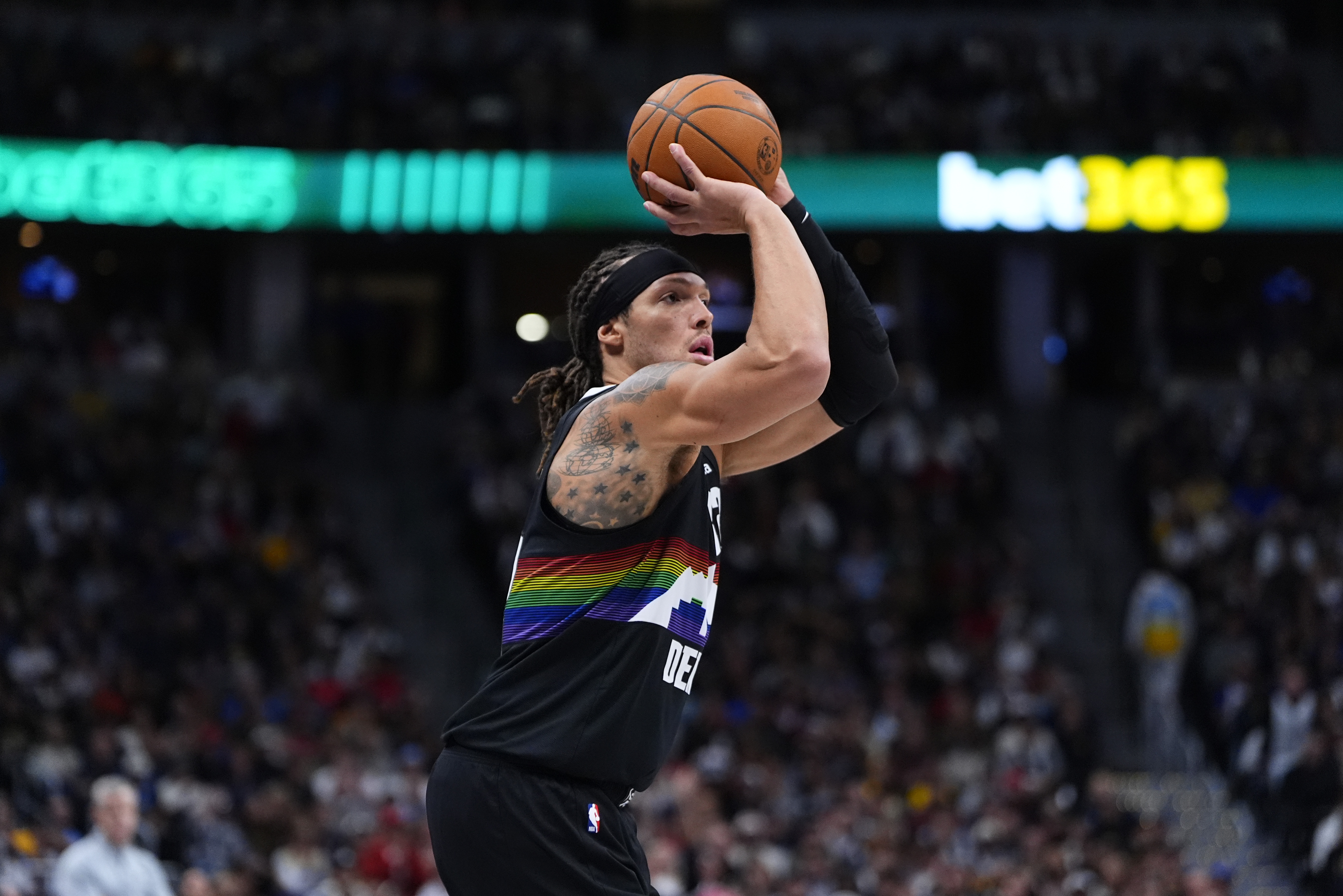 注册平台-腿筋受伤!阿隆·戈登下半场没首发 本场比赛回归存疑