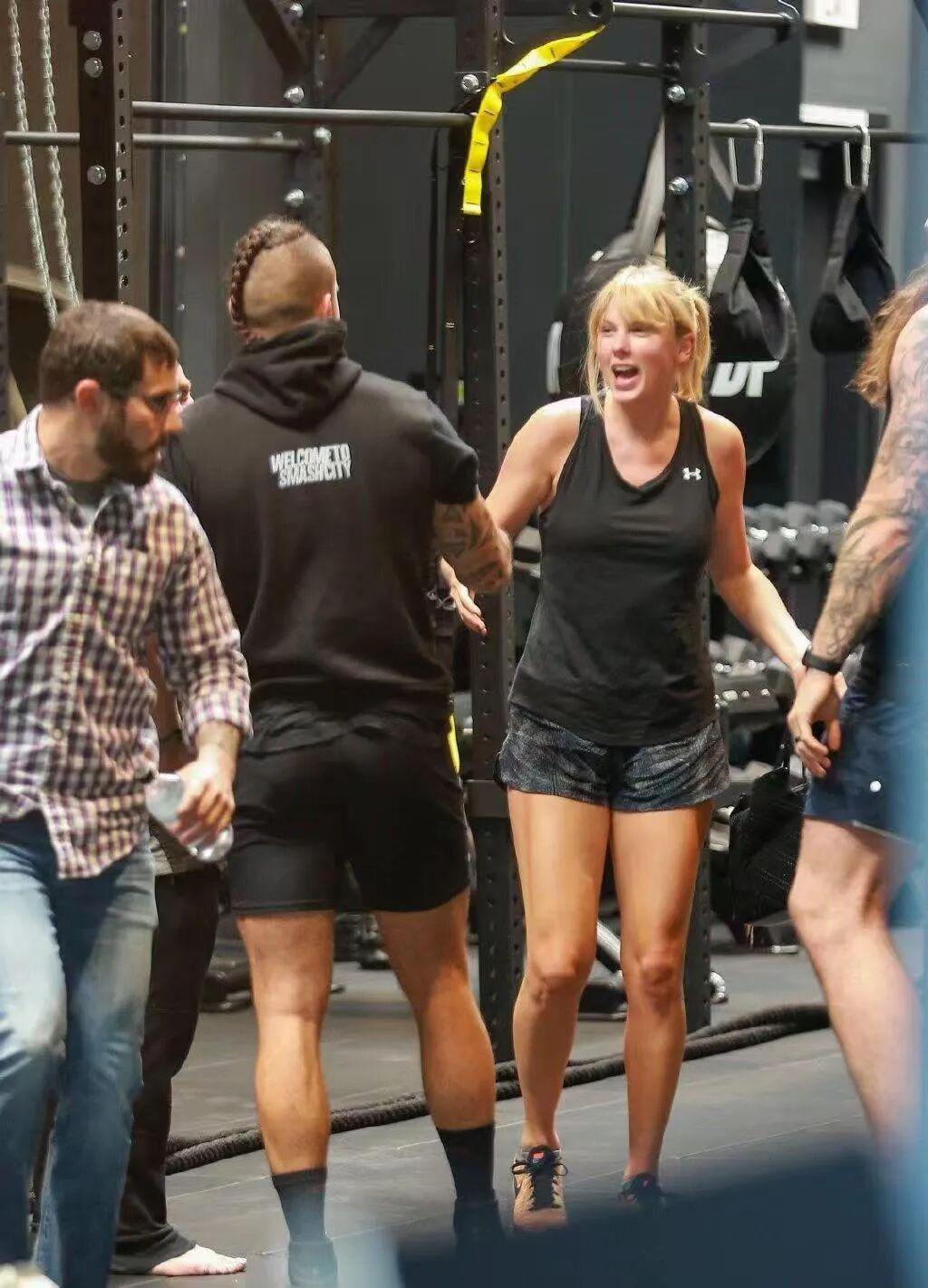 亚洲区-Taylor Swift 霉霉在健身房,锻炼健康体格